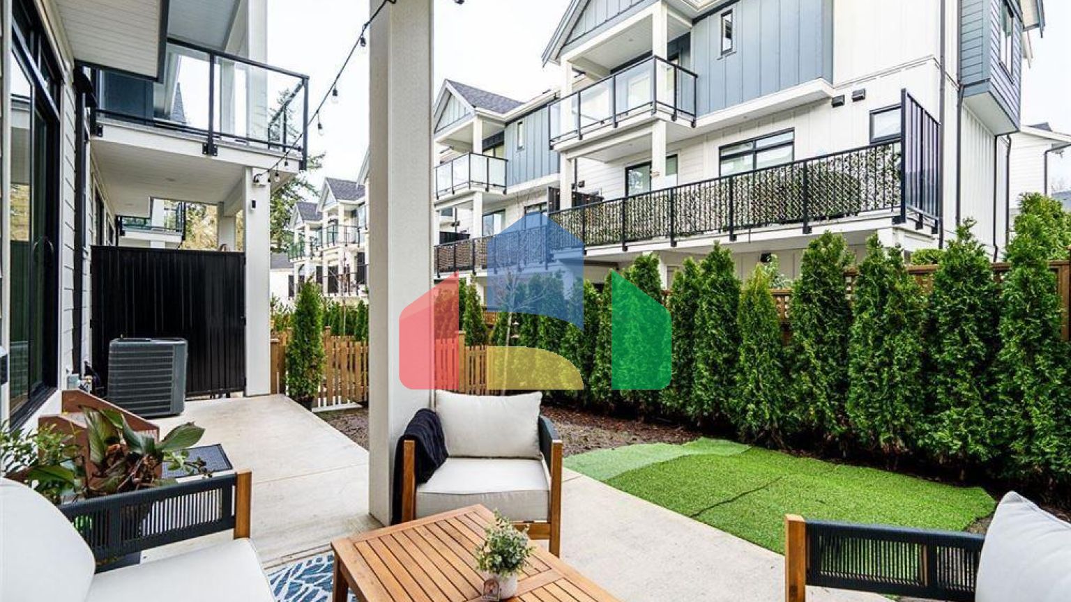 Residential - Townhouse - Surrey, Canada - Canada