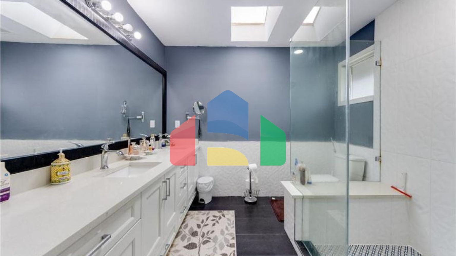 Residential - Single Family Home - Surrey, Canada - Canada