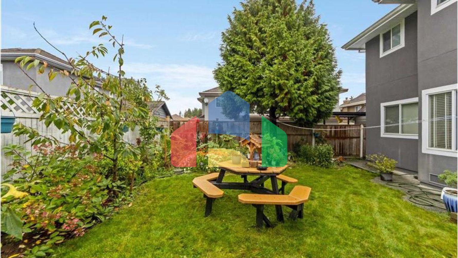 Residential - Single Family Home - Surrey, Canada - Canada