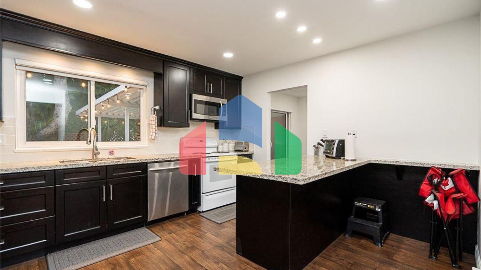 Residential - Single Family Home - Surrey, Canada - Canada