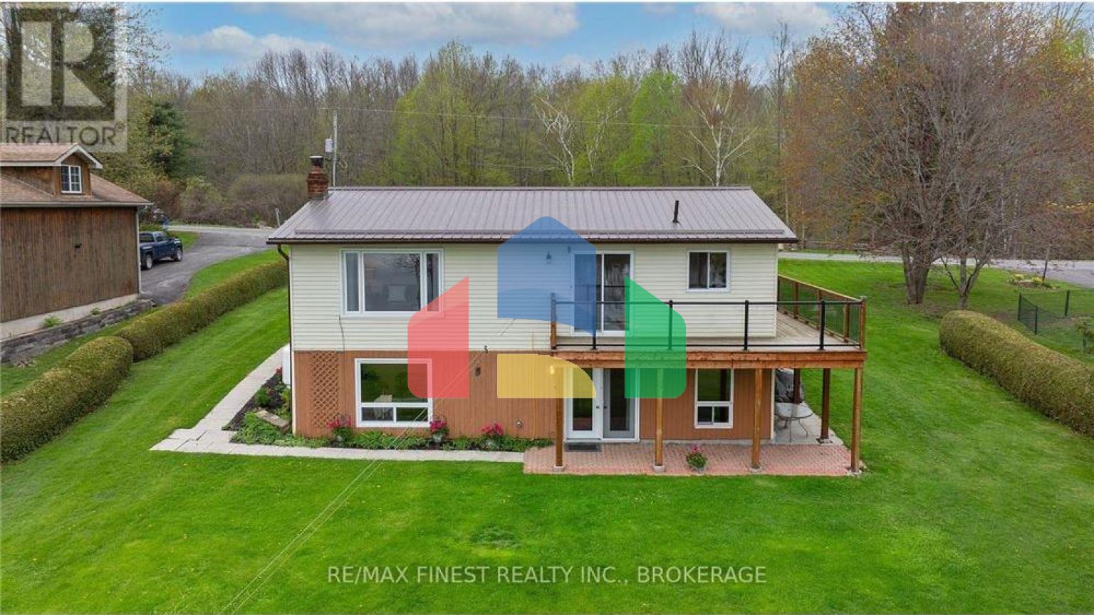 Residential - Single Family Home - South Frontenac, Canada - Canada