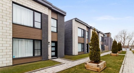 Residential - Two Level House - Rivière-des-Prairies, Canada - Canada