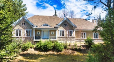 Residential - Bungalow - Saint-Donat, Canada - Canada