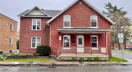 Residential - Two Level House - Victoriaville, Canada - Canada