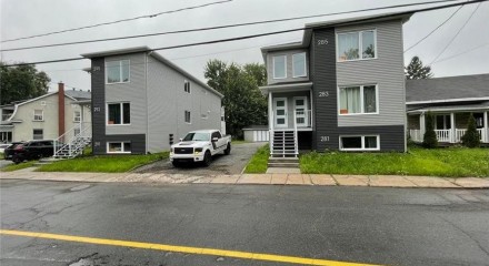 Residential - Triplex - Louiseville, Canada - Canada
