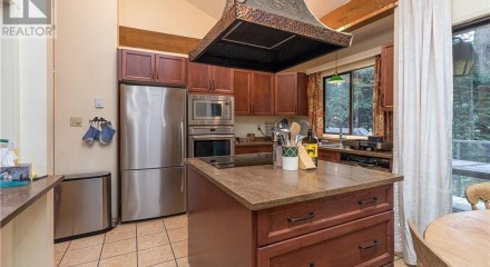 Residential - Single Family Home - North Saanich, Canada - Canada