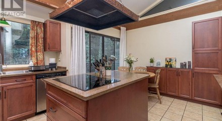 Residential - Single Family Home - North Saanich, Canada - Canada
