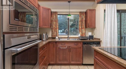 Residential - Single Family Home - North Saanich, Canada - Canada