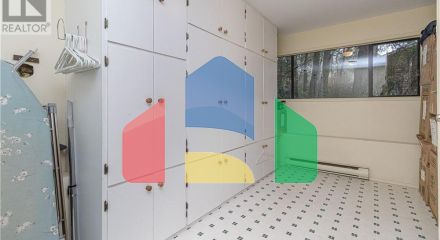 Residential - Single Family Home - North Saanich, Canada - Canada