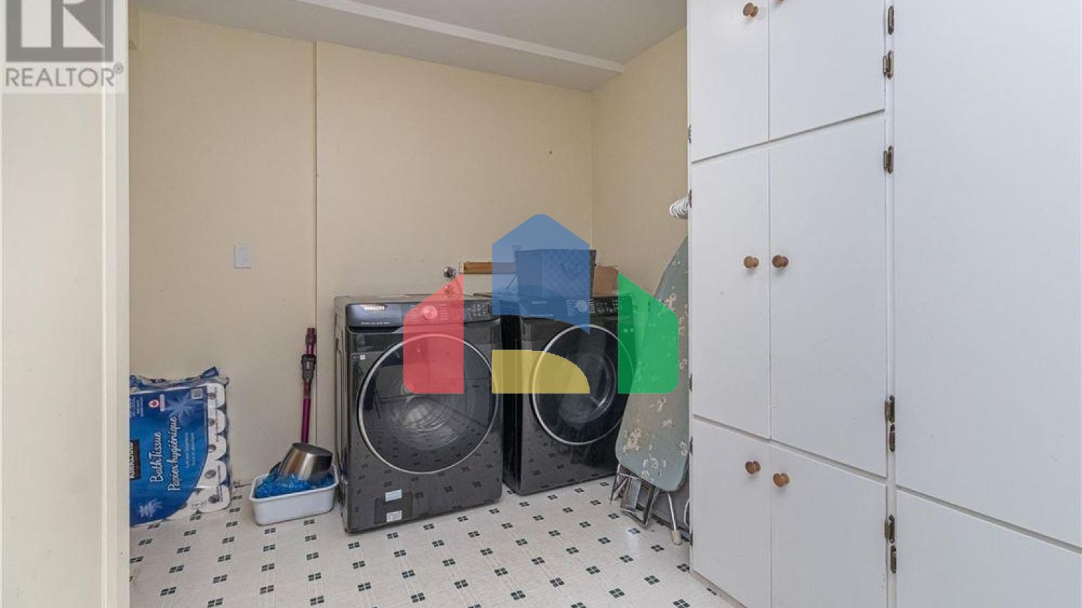 Residential - Single Family Home - North Saanich, Canada - Canada