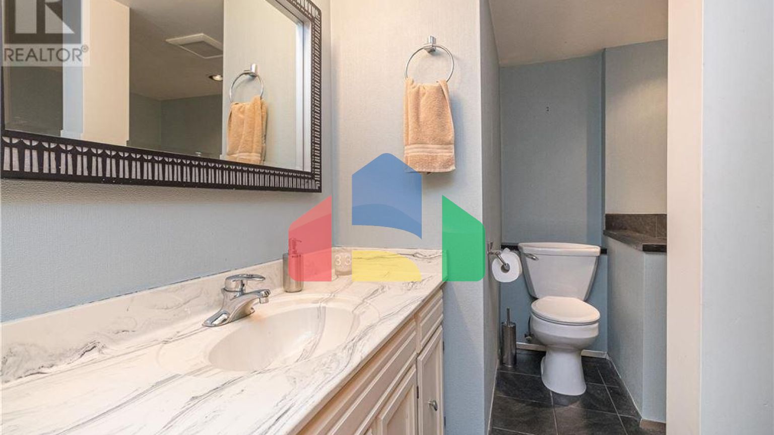 Residential - Single Family Home - North Saanich, Canada - Canada