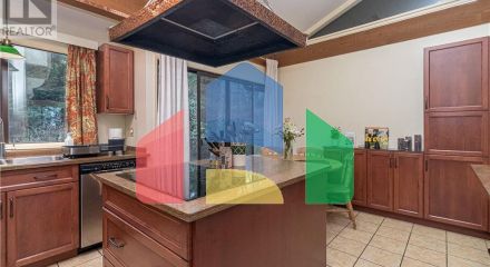 Residential - Single Family Home - North Saanich, Canada - Canada