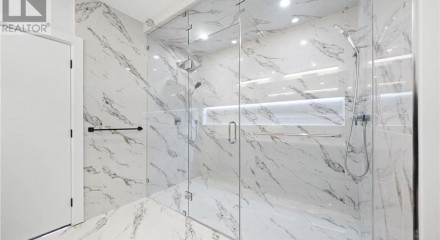 Residential - Single Family Home - Coquitlam, Canada - Canada