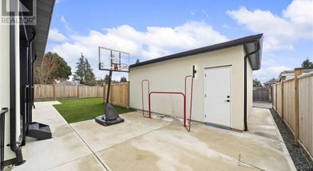 Residential - Single Family Home - Coquitlam, Canada - Canada