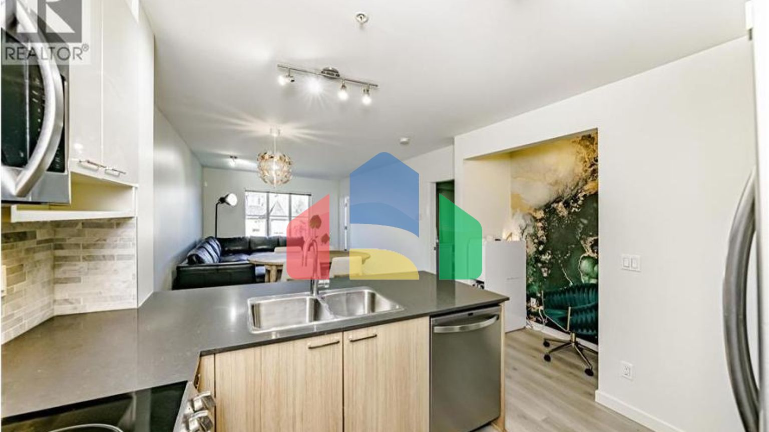 Residential - Single Family Home - Coquitlam, Canada - Canada