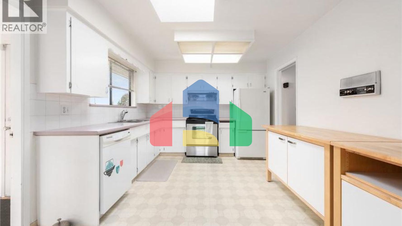 Residential - Single Family Home - Coquitlam, Canada - Canada