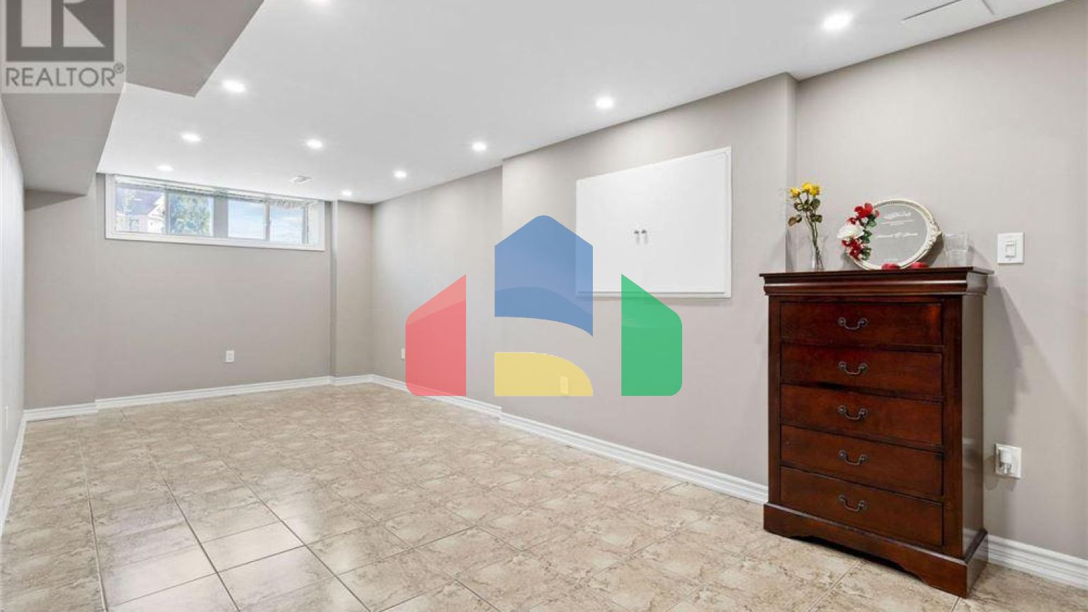 Residential - Single Family Home - Mar, Canada - Canada