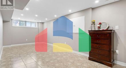 Residential - Single Family Home - Mar, Canada - Canada