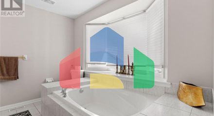 Residential - Single Family Home - Mar, Canada - Canada