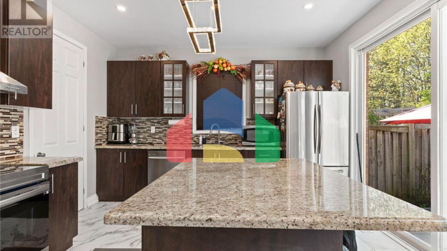 Residential - Single Family Home - Mar, Canada - Canada