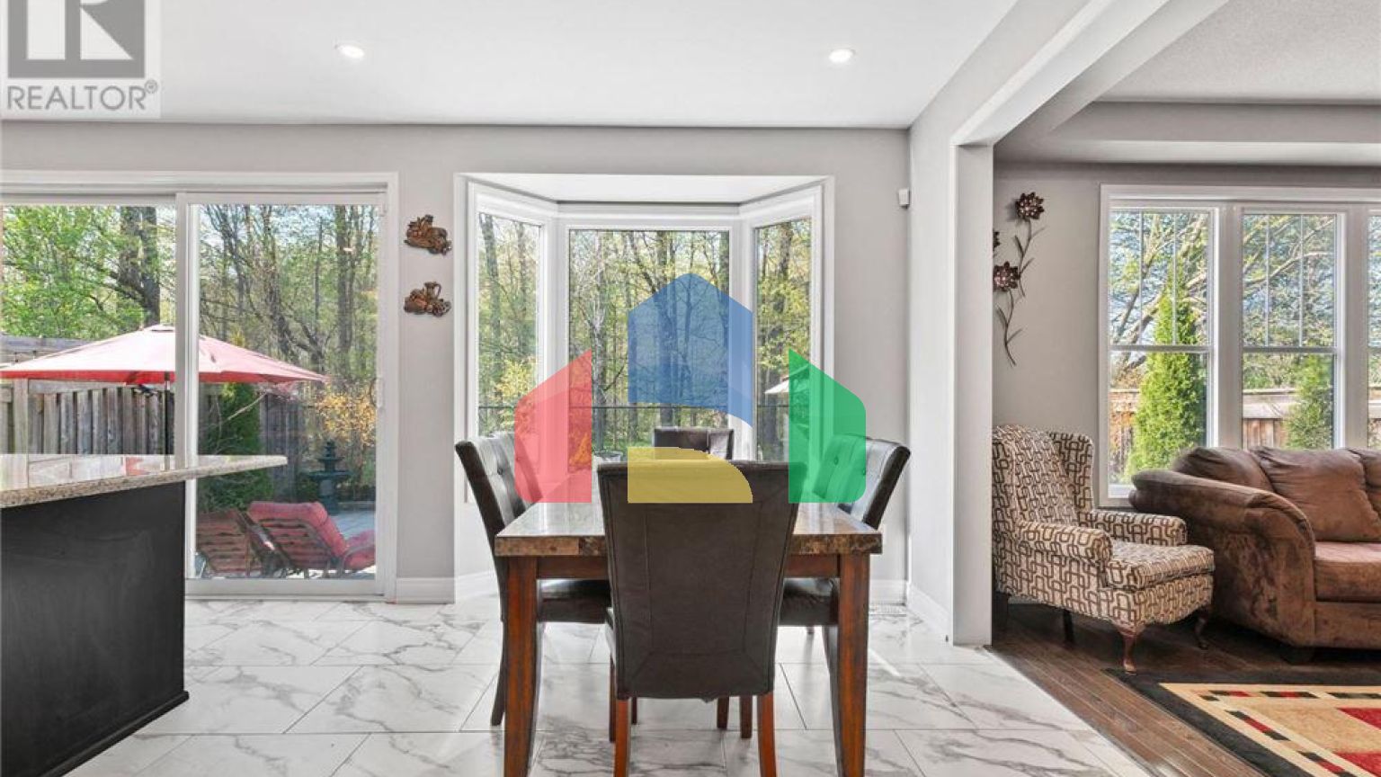 Residential - Single Family Home - Mar, Canada - Canada