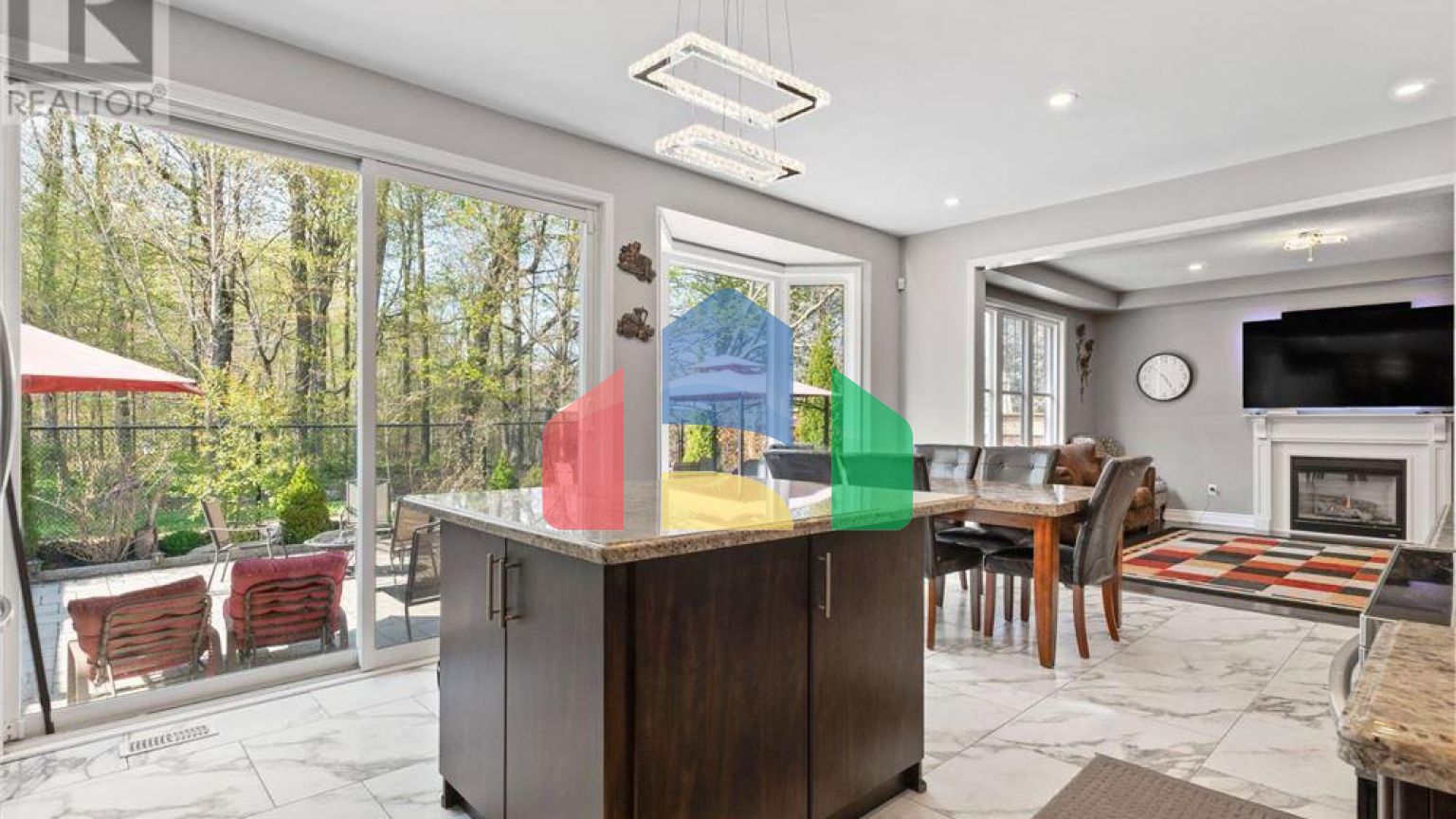 Residential - Single Family Home - Mar, Canada - Canada