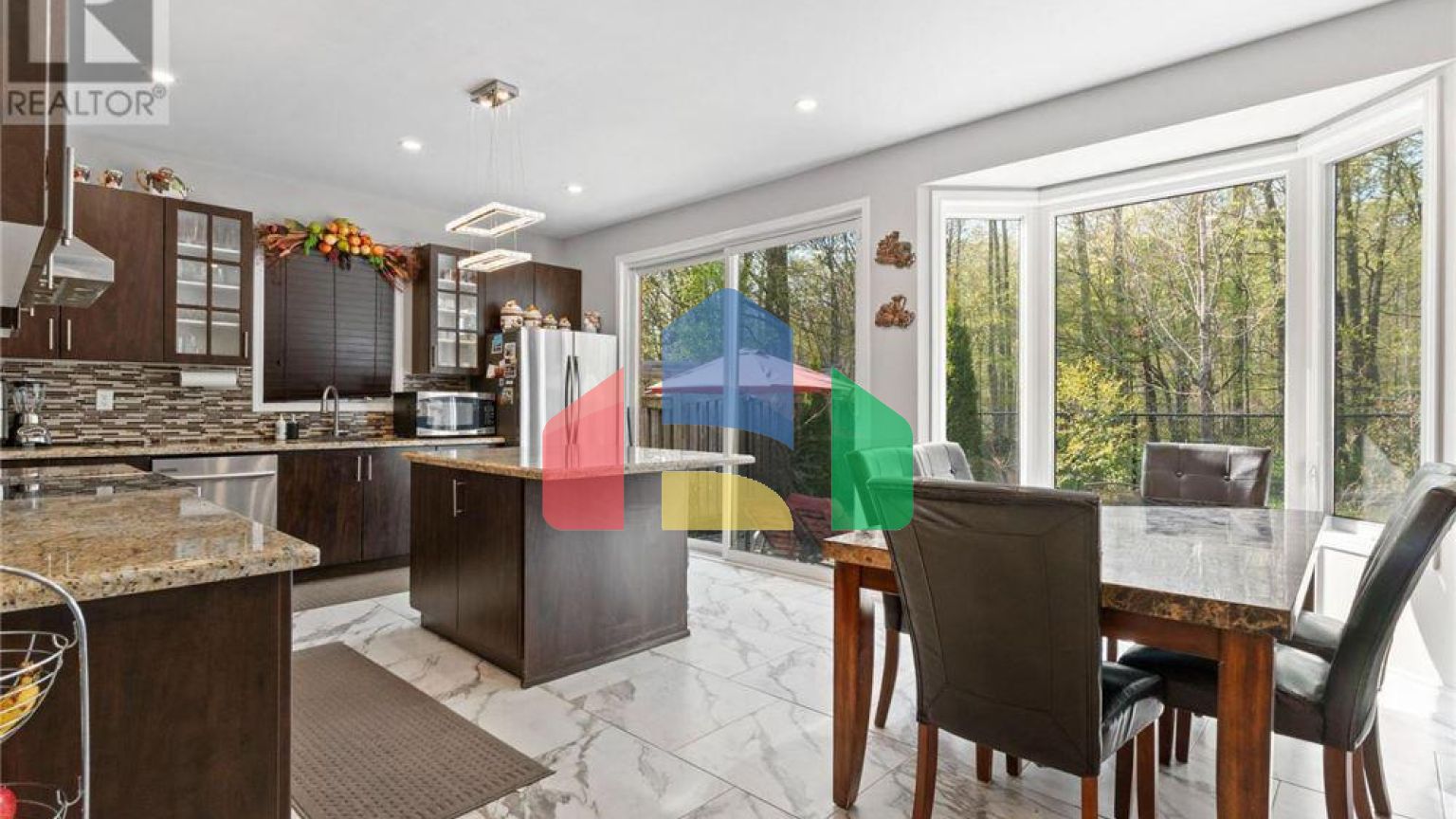 Residential - Single Family Home - Mar, Canada - Canada