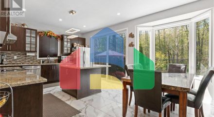 Residential - Single Family Home - Mar, Canada - Canada