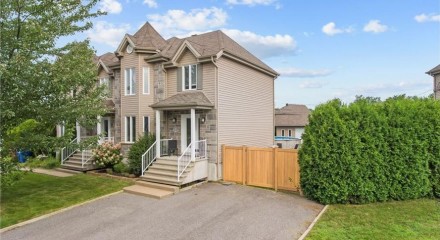 Residential - Two Level House - Trois-Rivières-Ouest, Canada - Canada