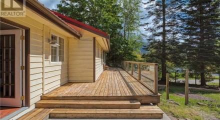 Residential - Single Family Home - Madeira Park, Canada - Canada