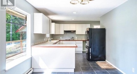 Residential - Single Family Home - Madeira Park, Canada - Canada