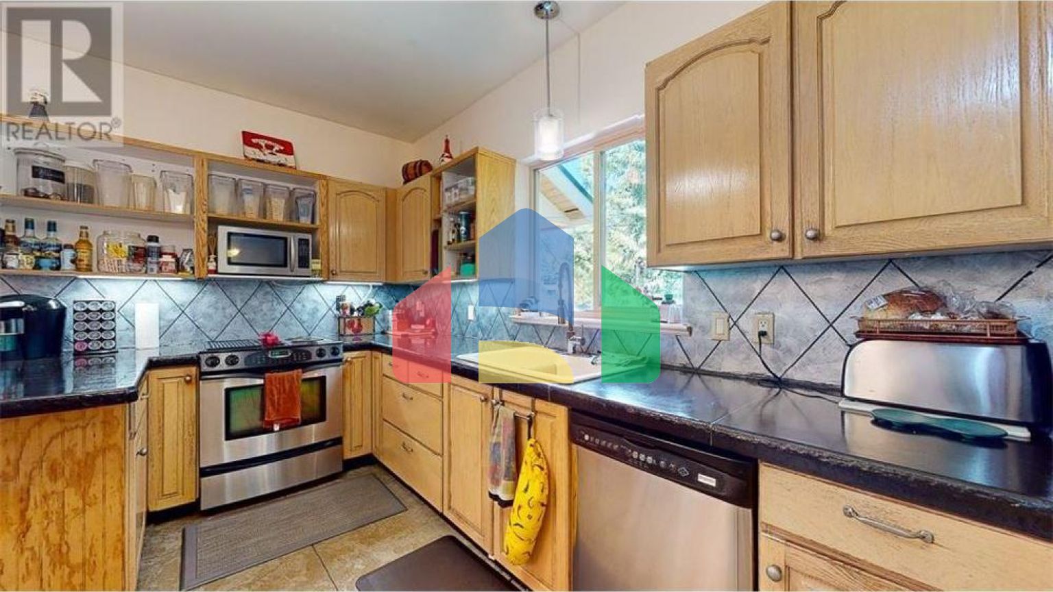 Residential - Single Family Home - Madeira Park, Canada - Canada