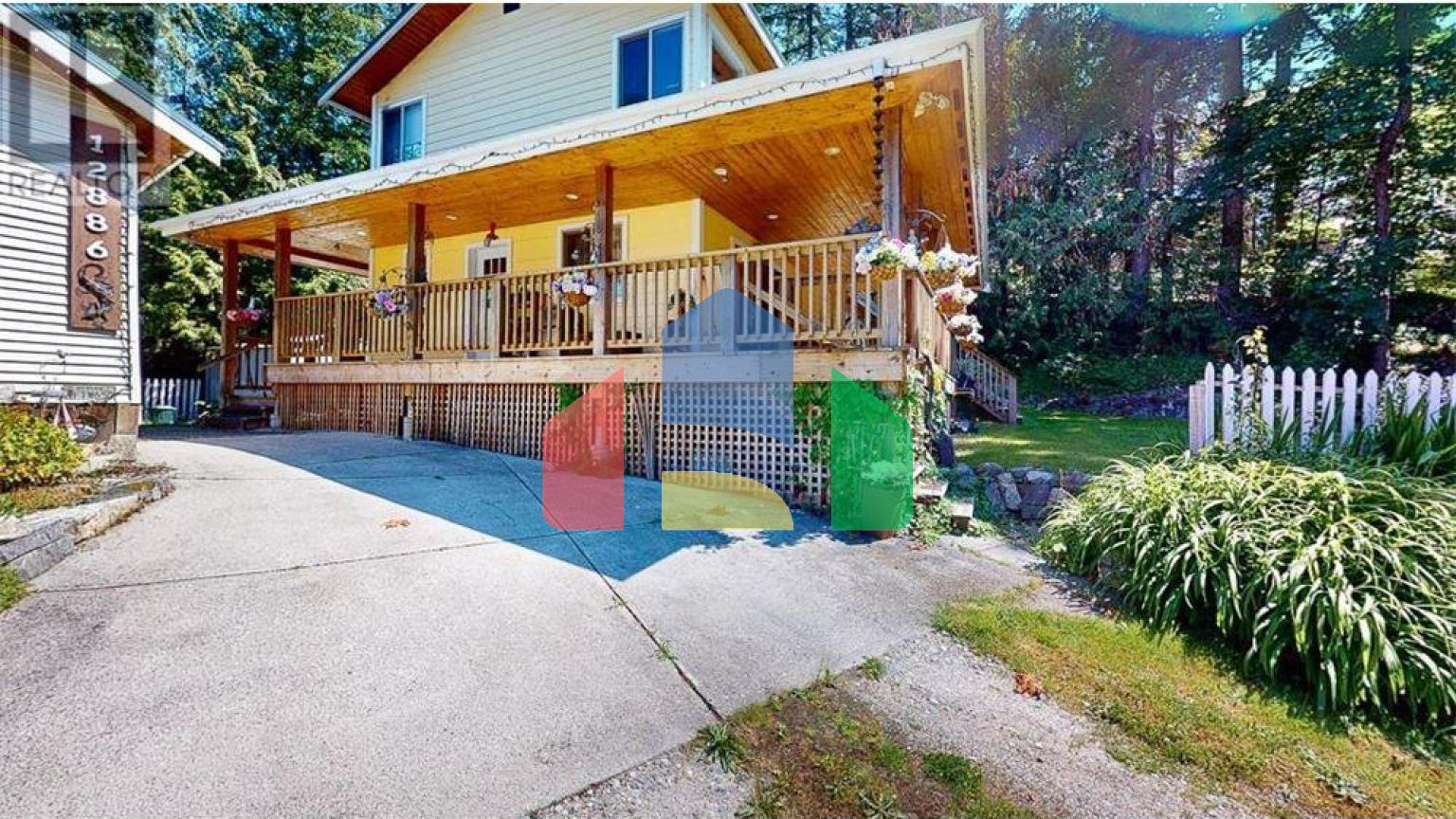 Residential - Single Family Home - Madeira Park, Canada - Canada