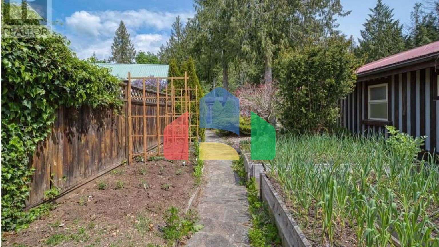 Residential - Single Family Home - Madeira Park, Canada - Canada