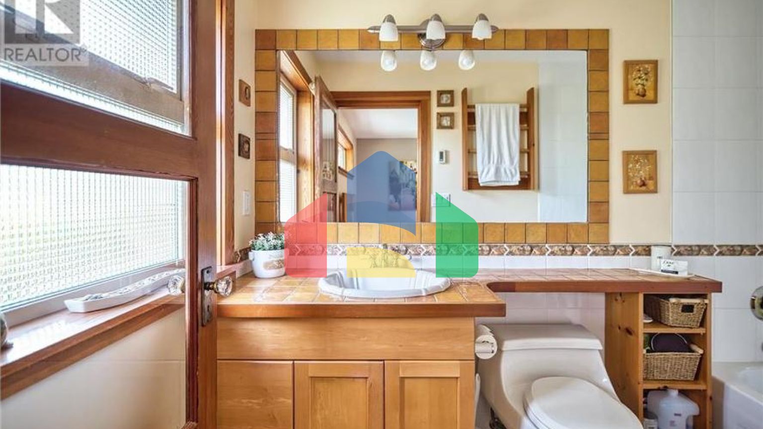 Residential - Single Family Home - Madeira Park, Canada - Canada