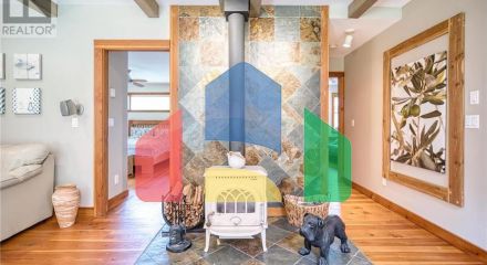 Residential - Single Family Home - Madeira Park, Canada - Canada
