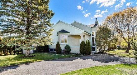 Residential - House - Notre-Dame-de-l'Île-Perrot, Canada - Canada