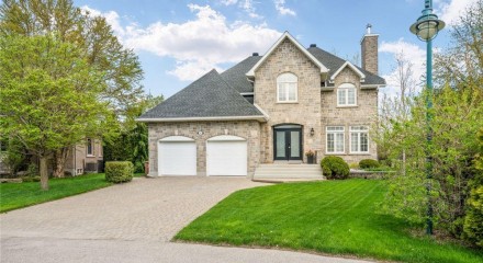 Residential - Two Level House - Notre-Dame-de-l'Île-Perrot, Canada - Canada