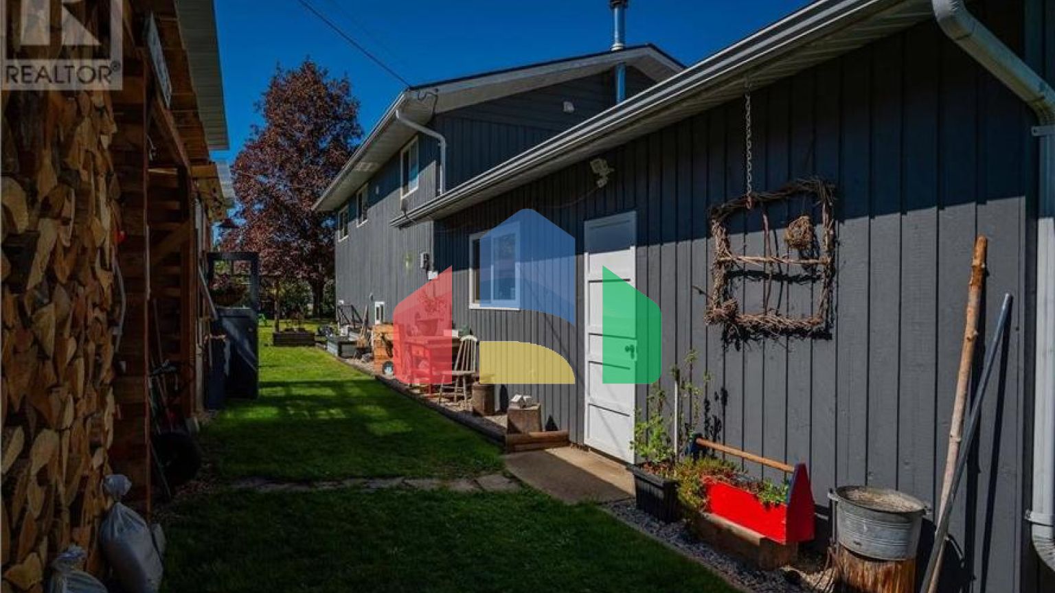 Residential - Single Family Home - Fruitvale, Canada - Canada