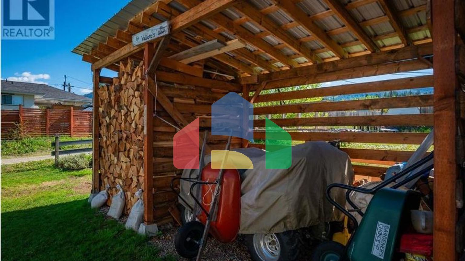 Residential - Single Family Home - Fruitvale, Canada - Canada