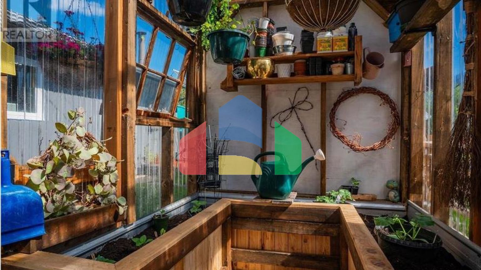 Residential - Single Family Home - Fruitvale, Canada - Canada