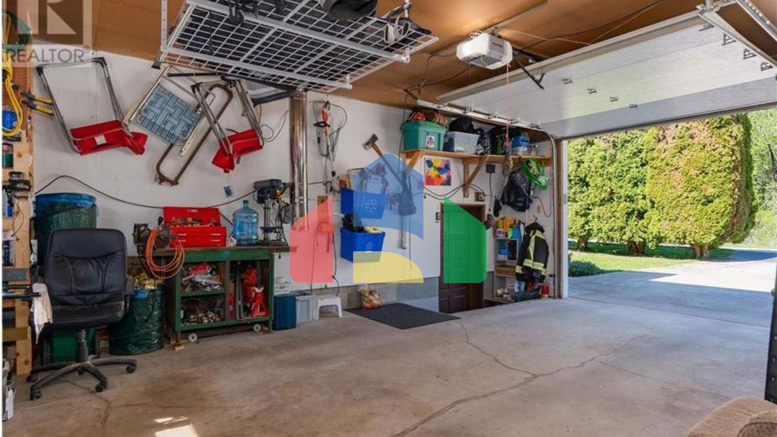 Residential - Single Family Home - Fruitvale, Canada - Canada