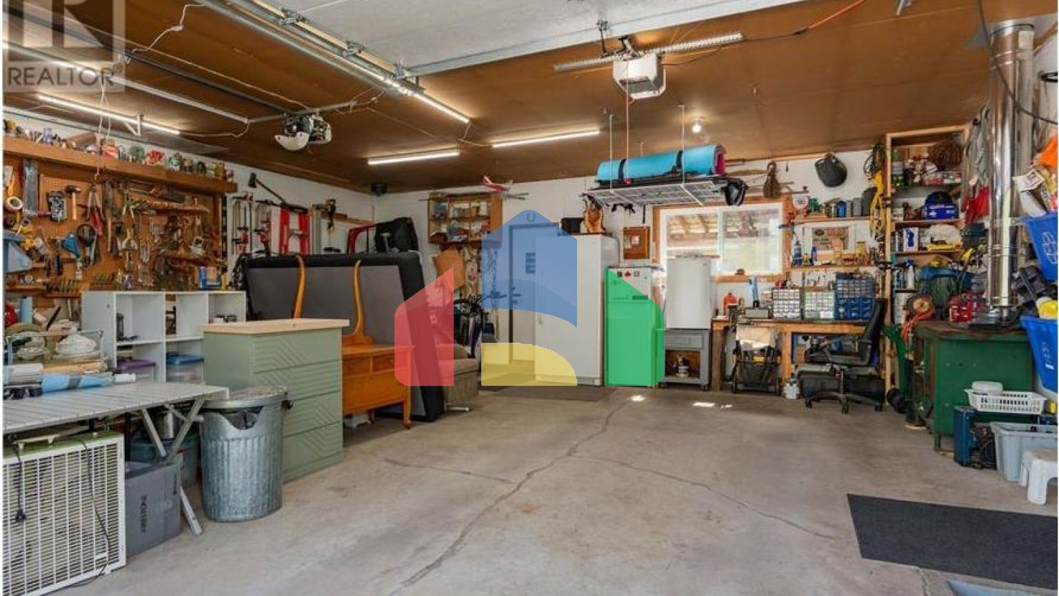 Residential - Single Family Home - Fruitvale, Canada - Canada