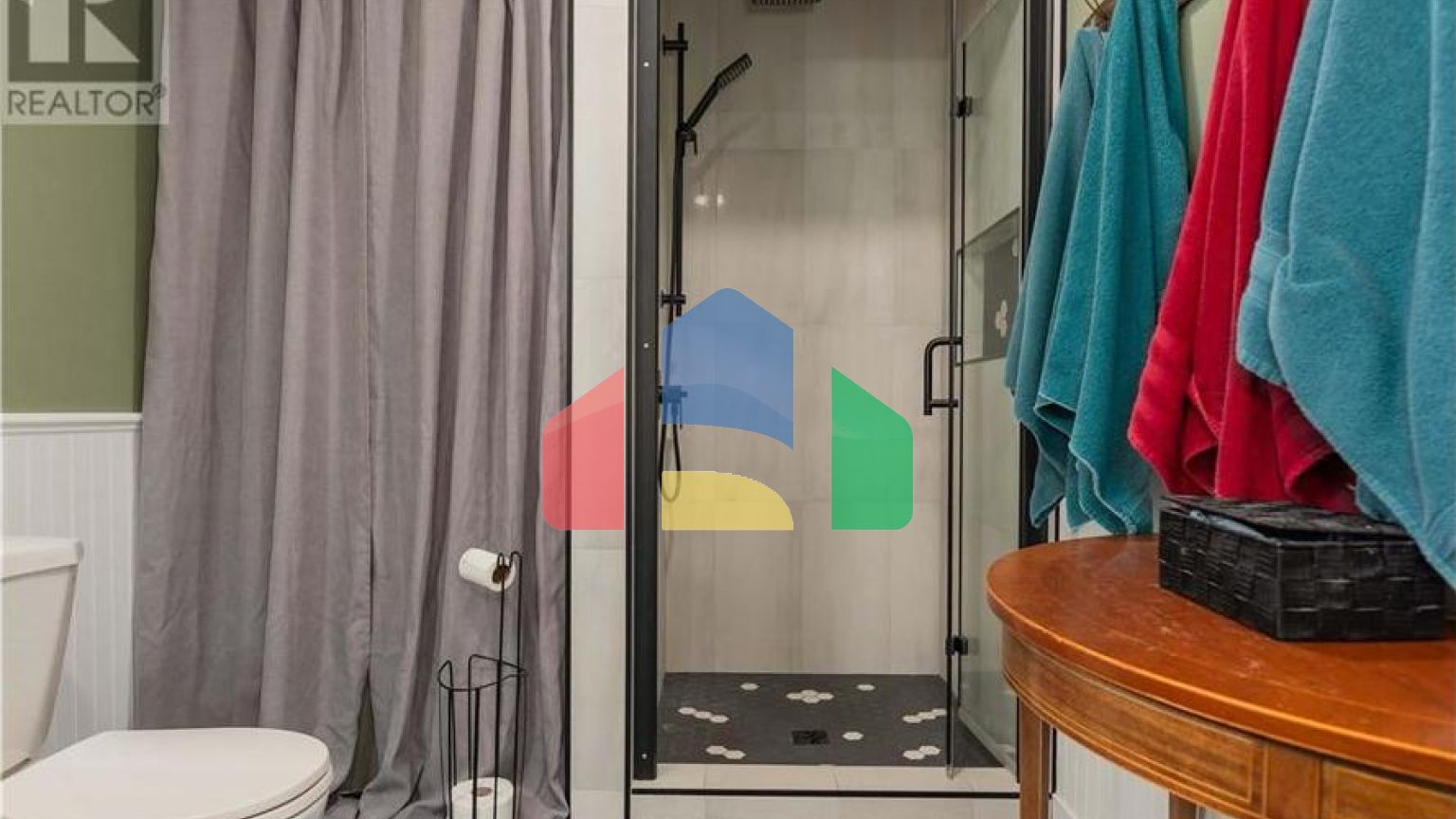 Residential - Single Family Home - Fruitvale, Canada - Canada