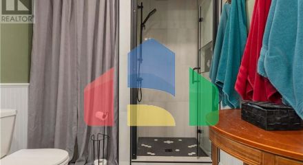 Residential - Single Family Home - Fruitvale, Canada - Canada