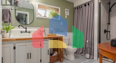 Residential - Single Family Home - Fruitvale, Canada - Canada