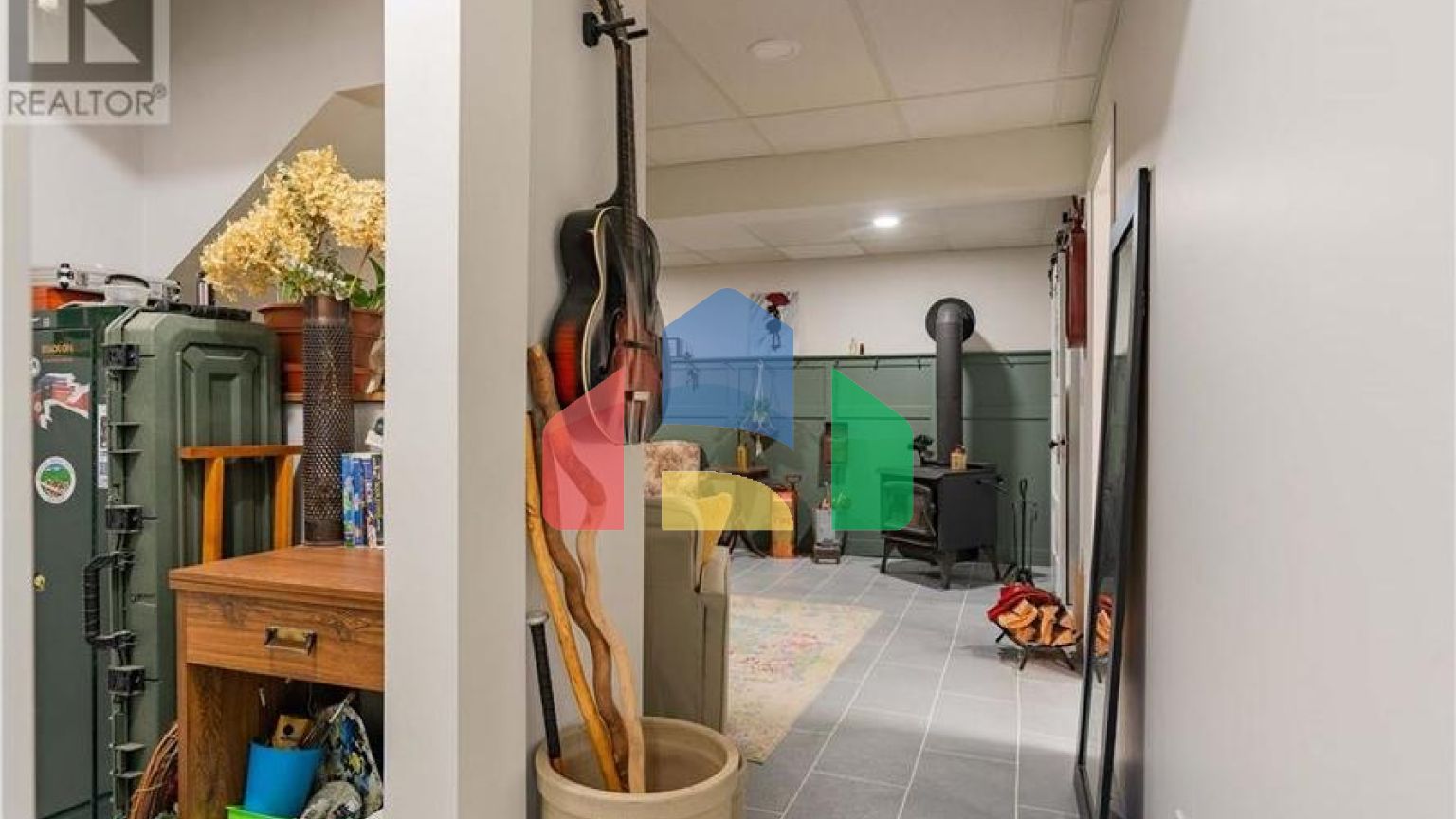 Residential - Single Family Home - Fruitvale, Canada - Canada