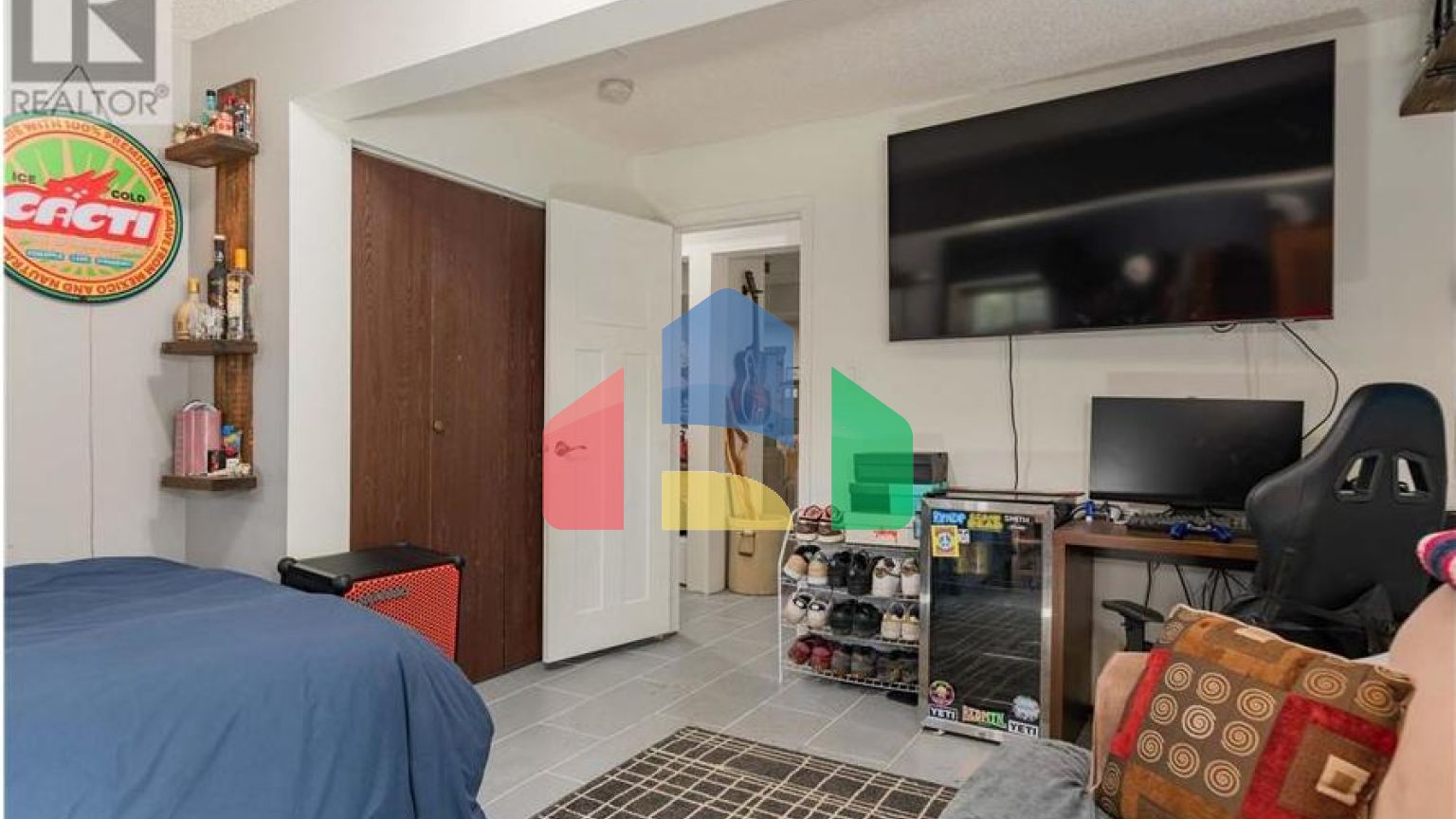 Residential - Single Family Home - Fruitvale, Canada - Canada