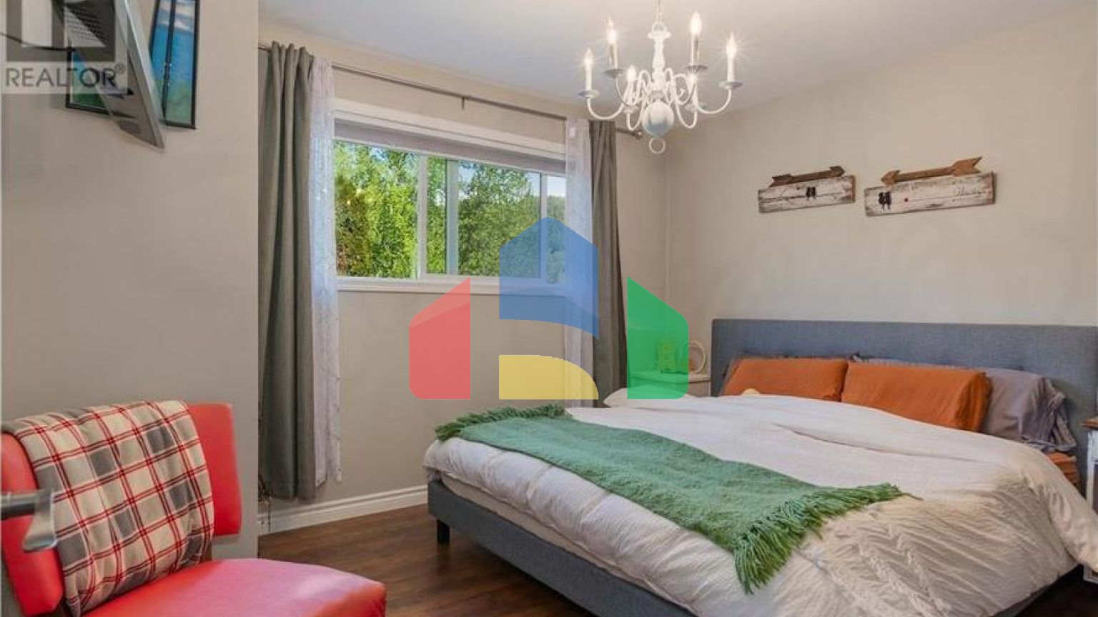 Residential - Single Family Home - Fruitvale, Canada - Canada