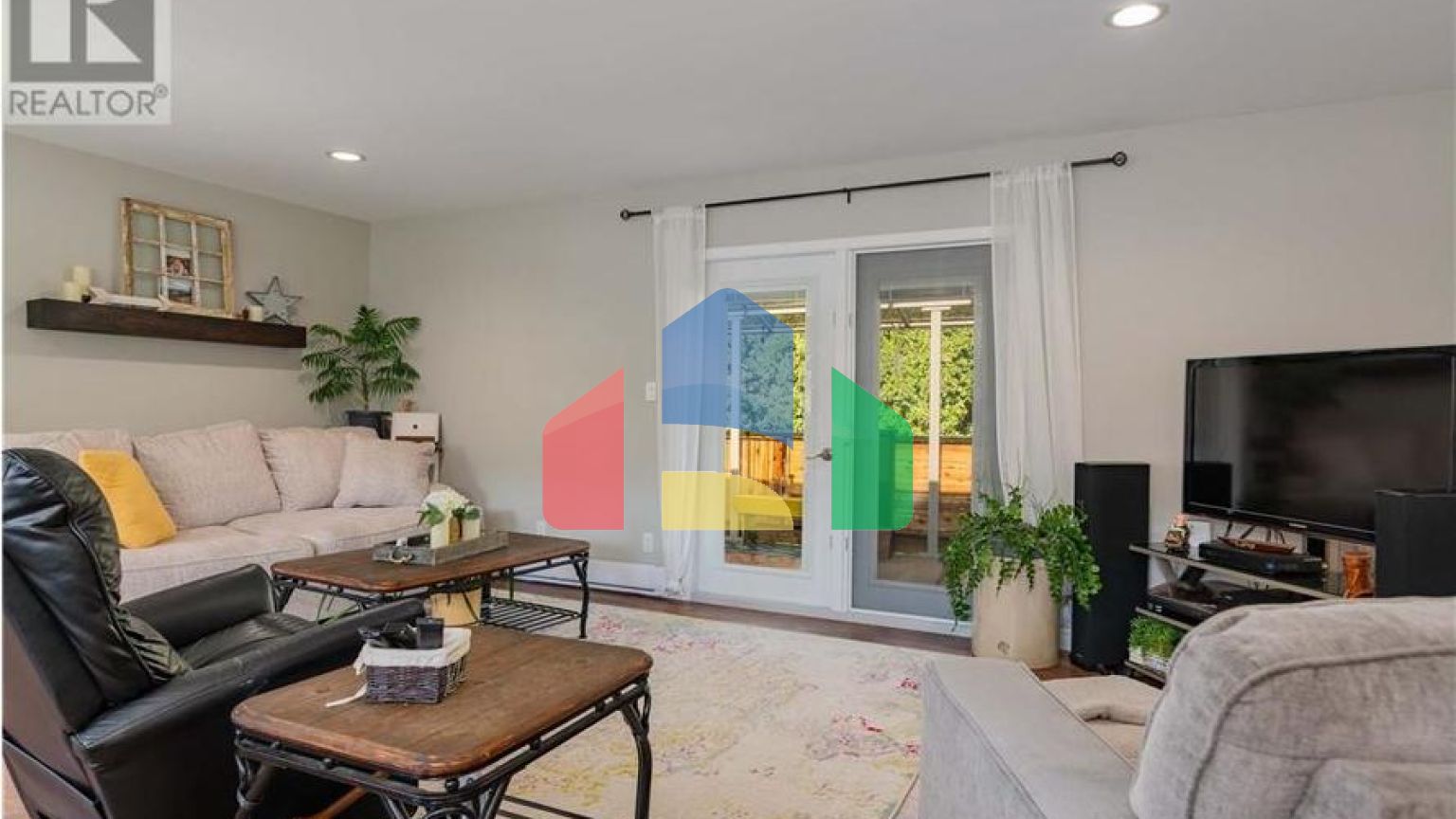 Residential - Single Family Home - Fruitvale, Canada - Canada